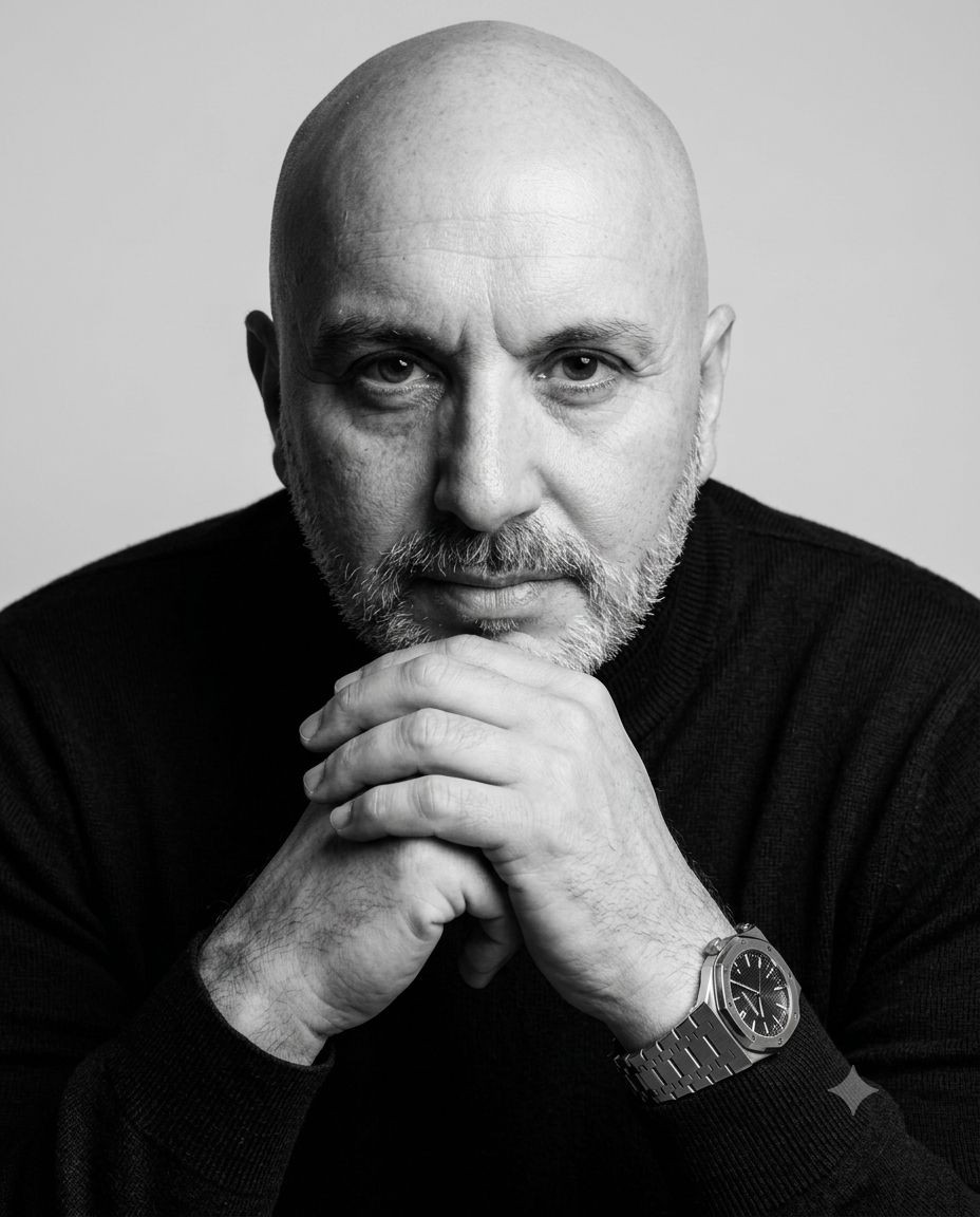 Retrato em preto e branco do consultor da O Italiano